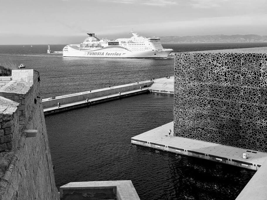 Calanques Pres Du Vieux Port Marseilles