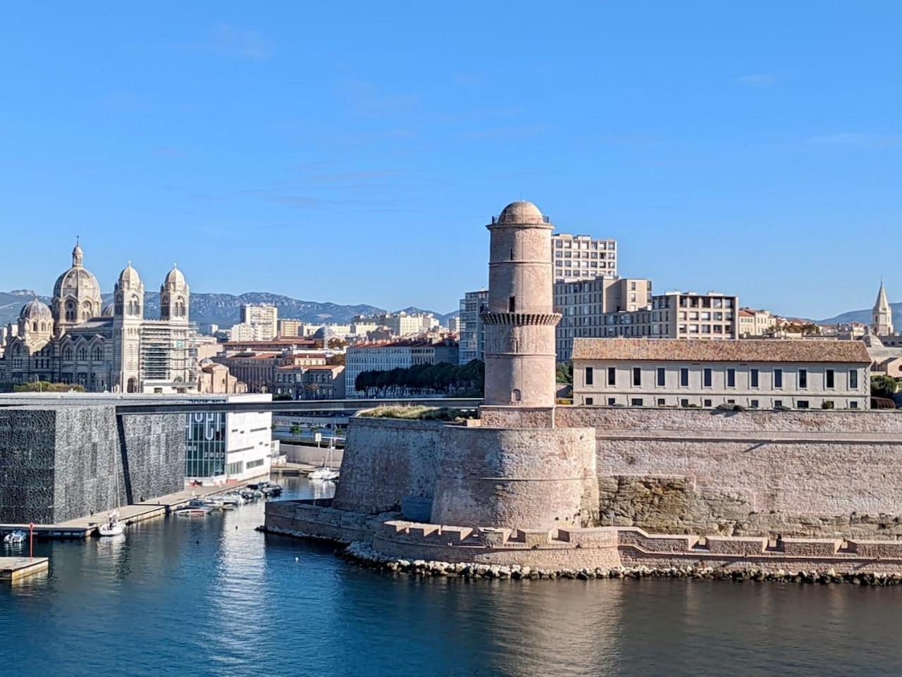 Calanques Pres Du Vieux Port Marseilles